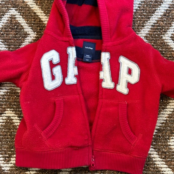 Adorable gap sweatshirt - Picture 1 of 2